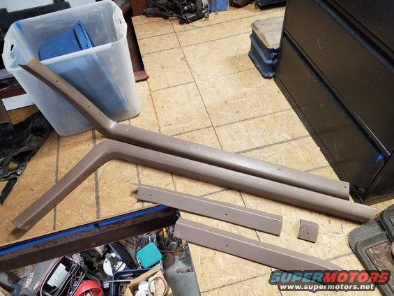 campertrimtan92b.jpg '92-96 Bronco Mocha Camper Trim Set (5 pieces)

Mocha pushpins and C-pillar trim are NOT included, but available.

For installation, see this:
[url=http://www.supermotors.net/registry/media/282491][img]http://www.supermotors.net/getfile/282491/thumbnail/campershelltrim.jpg[/img][/url]