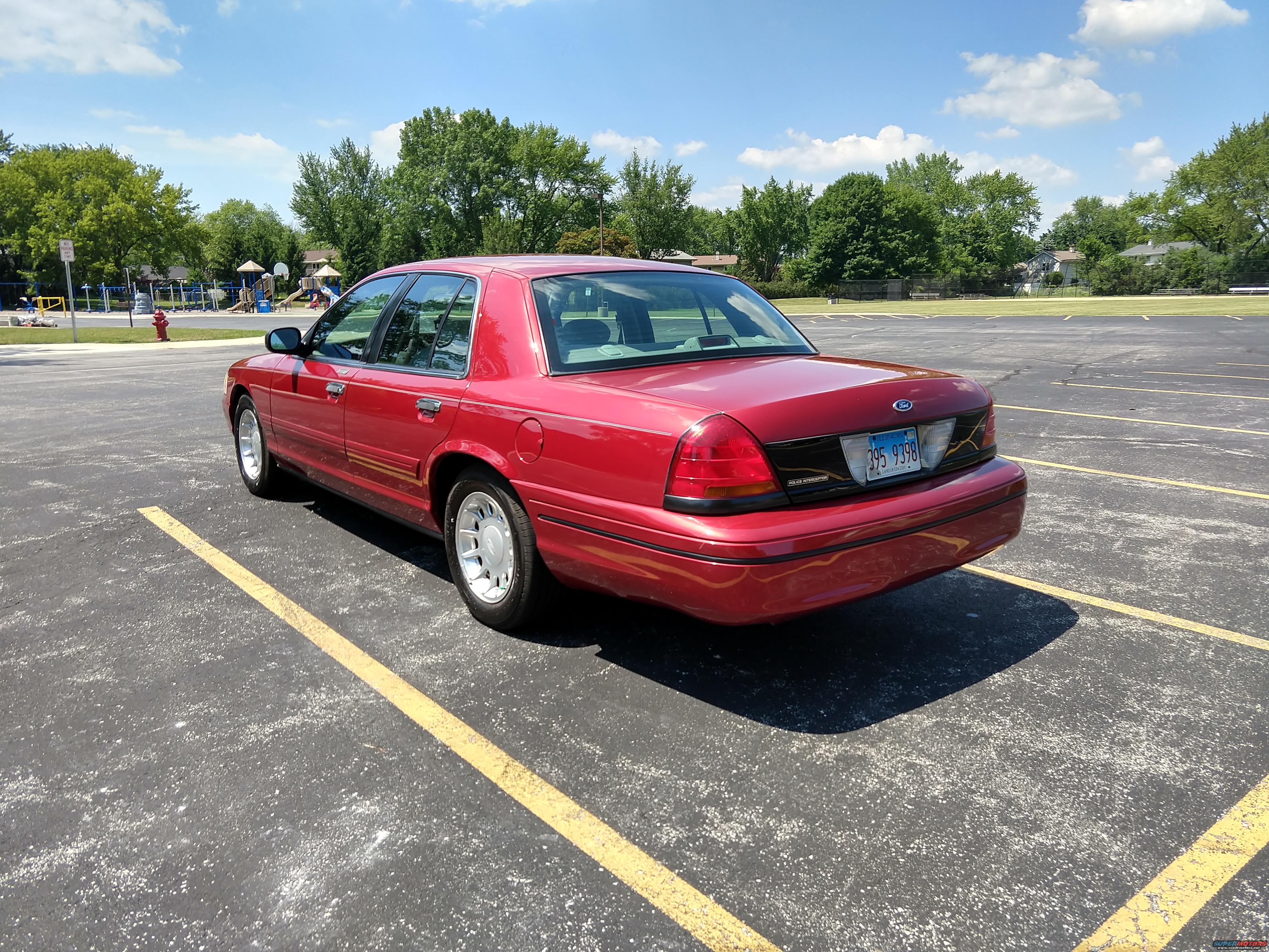 2000 Ford Crown Victoria photo