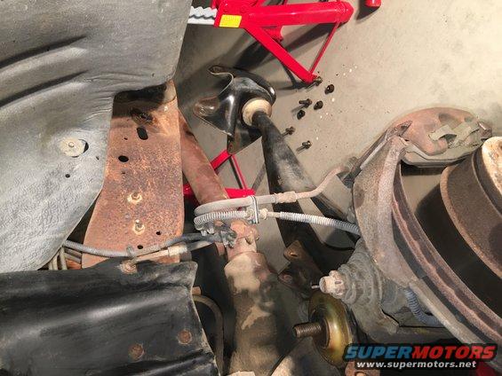 10-driver-side-radius-arm-bracket-unbolted.jpg