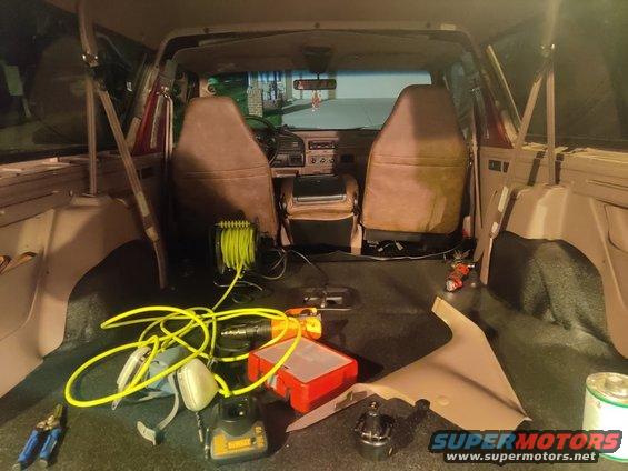 img_20200822_204036.jpg 20200822 - Preview of my struggles getting the F250 reupholstered 40/20/40 seats and seatbelts in. I gave up for the night to finish it in the morning.