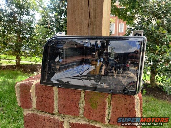 20200901 - New smoked headlight sets including headlight, corner light, and lower signal light.