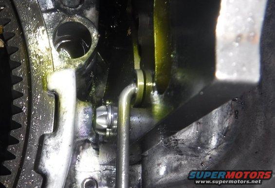 dscf2482--bw1356-1989-shift-shaft-cclip.jpg '89 BW1356 t-case has the c-clip on the shift shaft.