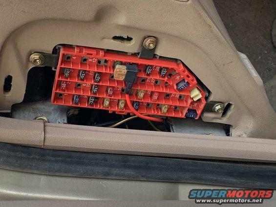 img_3164.jpeg Add-a-Fuse in radio fuse socket 20