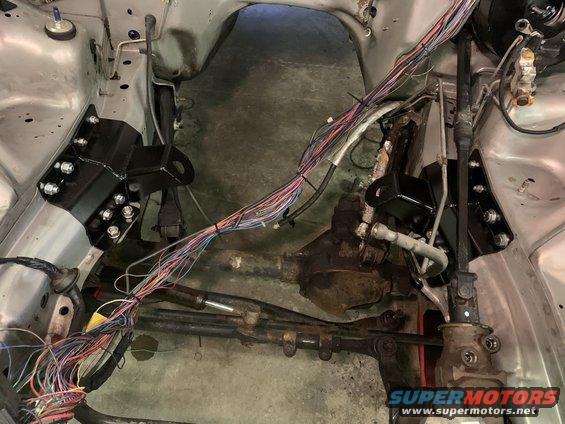 2000 Jeep Cherokee front grille and headlight