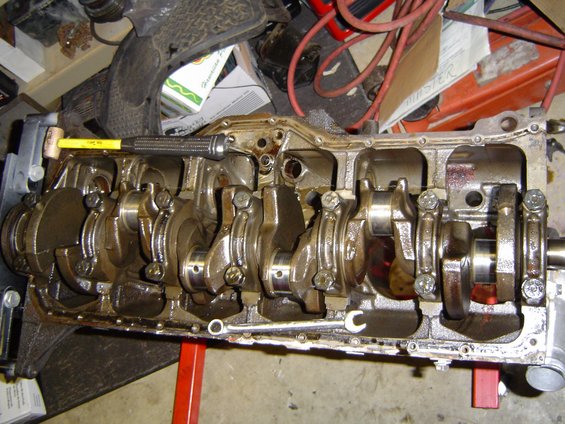 engine-teardown-001.jpg Pistons removed from the crank