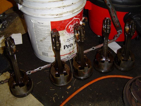 engine-teardown-002.jpg Pistons all in a row