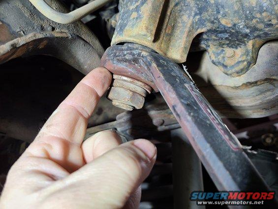 20210127_135713.jpg The pitman arm nut was found to be loose, so it was tightened to a few hundred ft-lbs.