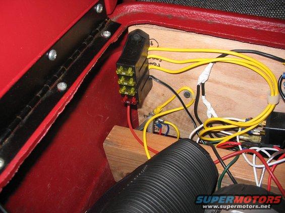 107_0768.jpg better view of the fuse block