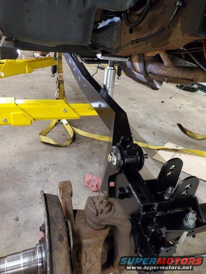 Custom suspension linkage on a vehicle frame