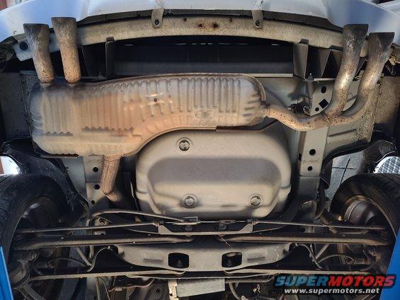 1-in 3-out muffler with quad tips

Although the rear body has some impact damage, the bumper structure doesn't appear to have any.
IF THE IMAGE IS TOO SMALL, click it.