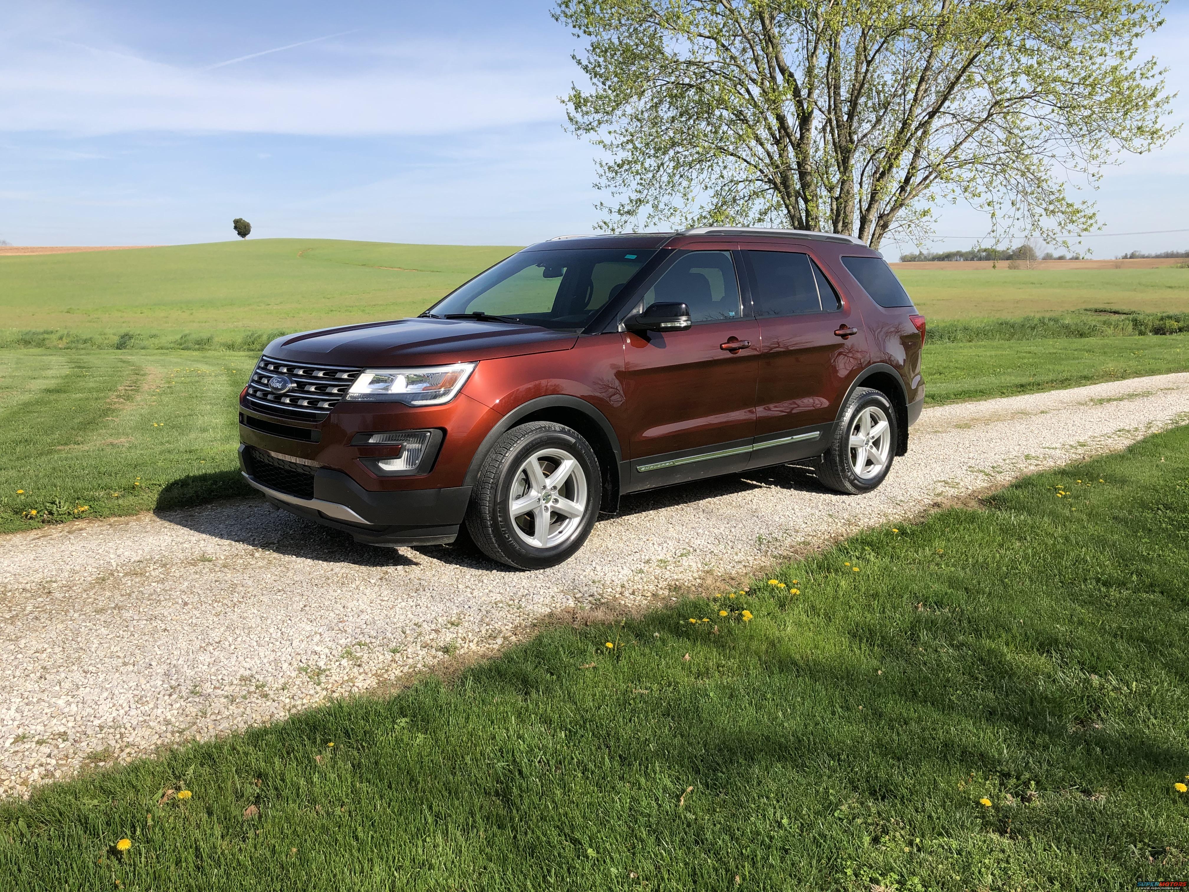 2016 Ford Explorer photo