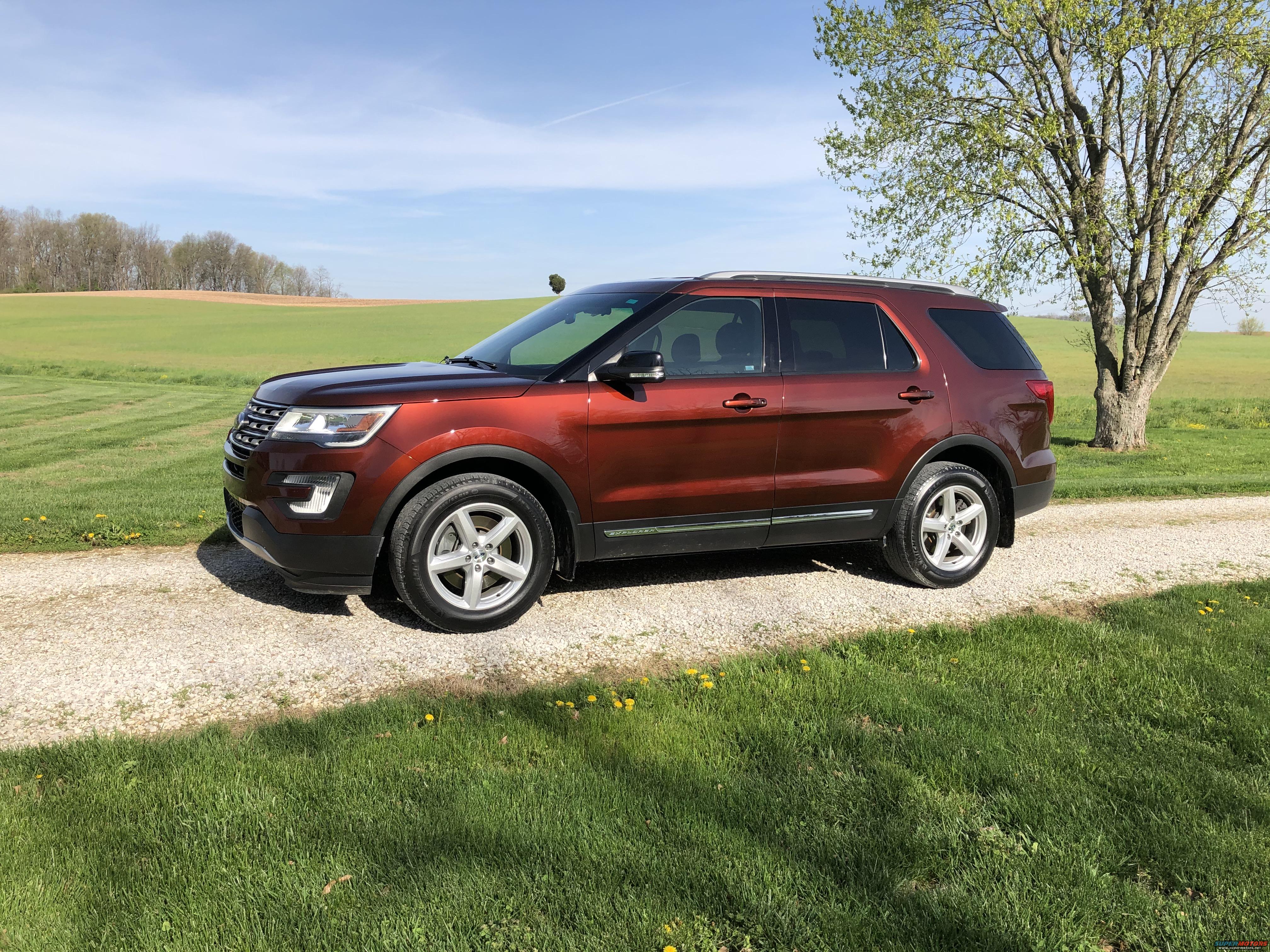 2016 Ford Explorer photo