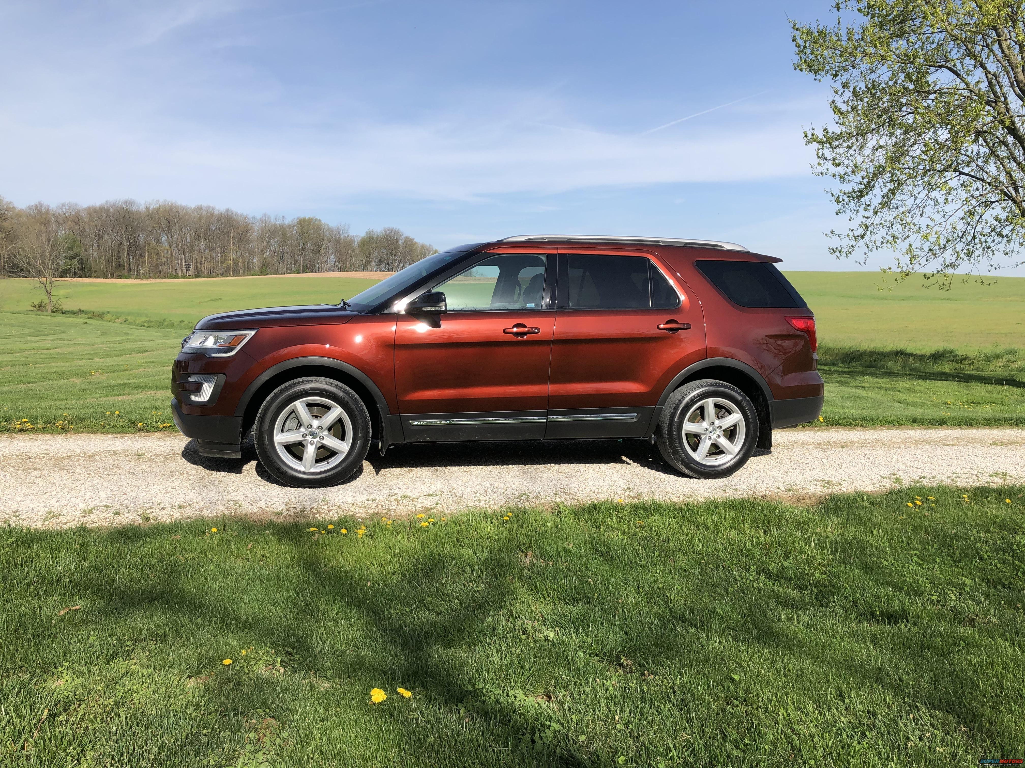 2016 Ford Explorer photo
