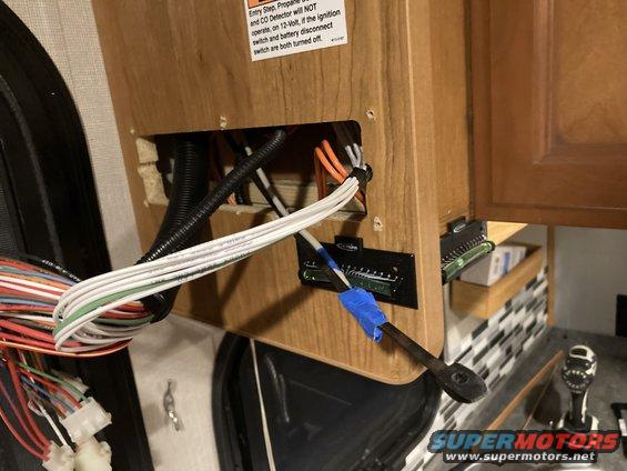 a9bee43801d44e30b95ca35791cbdc53.jpeg Fishing wire through