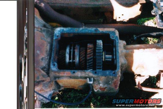 save0006.jpg NP435 with the top cover removed to check out the insides.