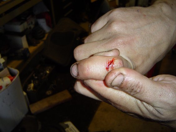 engine-reassembly-010.jpg Opps cut my finger inside the oil pan