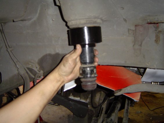 2-inch-bb-lift-010.jpg Spacer goes on afer the spring is removed..these are from "Kevins JeepParts.com"