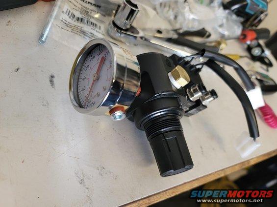 Air pressure gauge with black housing and chrome bezel