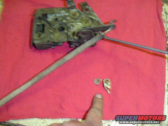 Door latch mechanism with broken clips