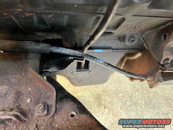 28-mount.jpg Clutch cable sitting in the modified mount bracket. It is not going anywhere. The bend looks tight but it is less than the loop it makes at the front of the engine. 