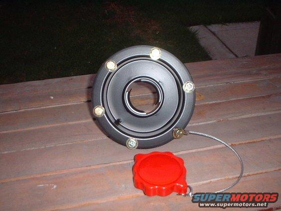 tank12.jpg Bought this recessed fuel filler from an online race shop.