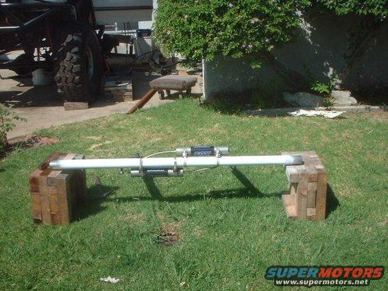 shock2.jpg Mounted the Fox Shox resevoirs to the tube