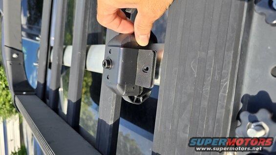 20250827_114344.jpg With the mounts inverted, they are flush with the roof rack. 