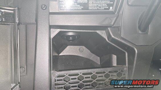 20251225_101552.jpg Each side has vents in side storage