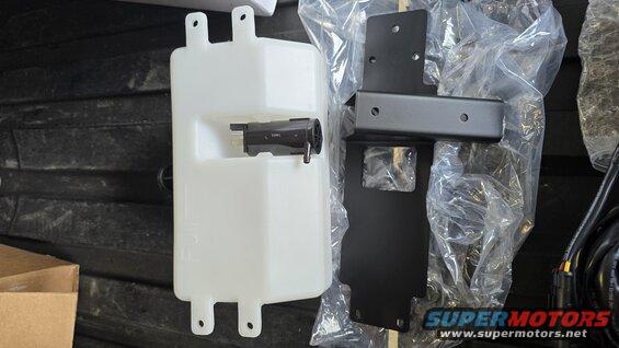 20260307_161652.jpg OEM polaris bottle and washer motor
