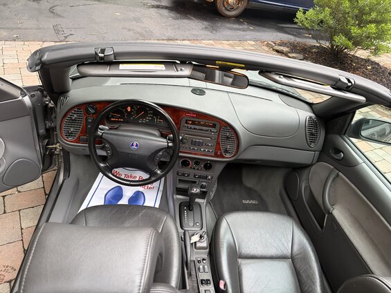 2001 Ford Crown Victoria photo