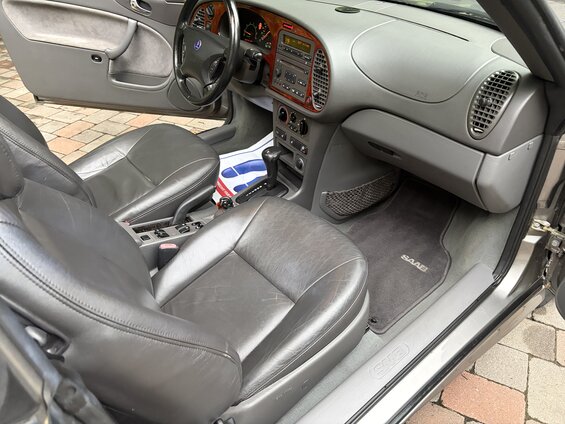 2001 Ford Crown Victoria photo