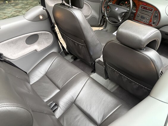 2001 Ford Crown Victoria photo