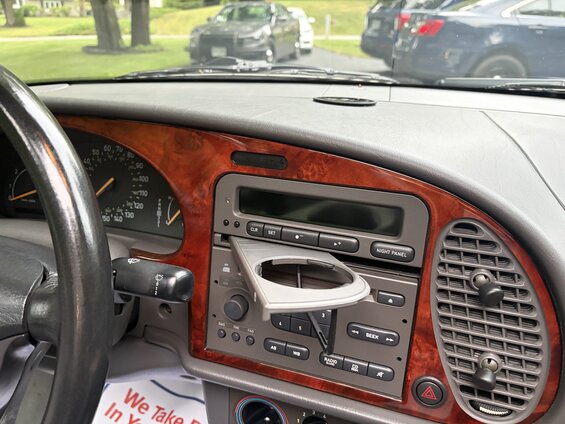 2001 Ford Crown Victoria photo