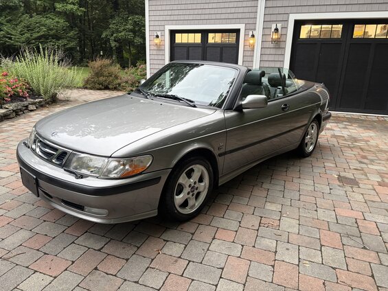 2001 Ford Crown Victoria photo