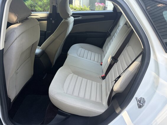 2001 Ford Crown Victoria photo