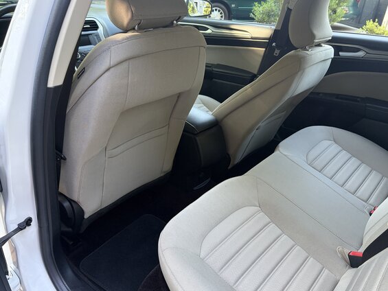 2001 Ford Crown Victoria photo