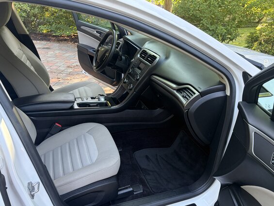 2001 Ford Crown Victoria photo