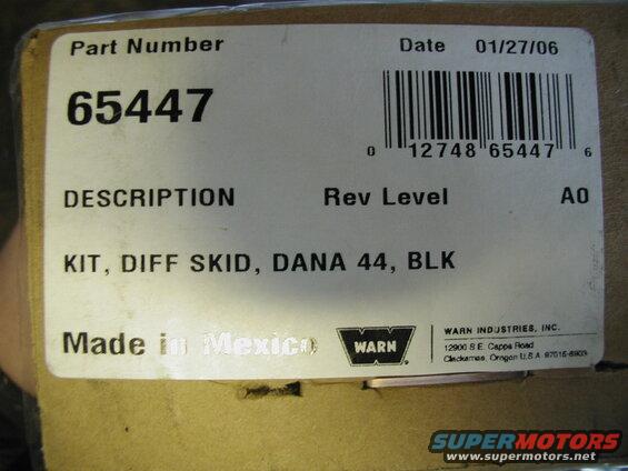 Close-up of a shipping label for a WARN Industries differential skid kit for a Dana 44.