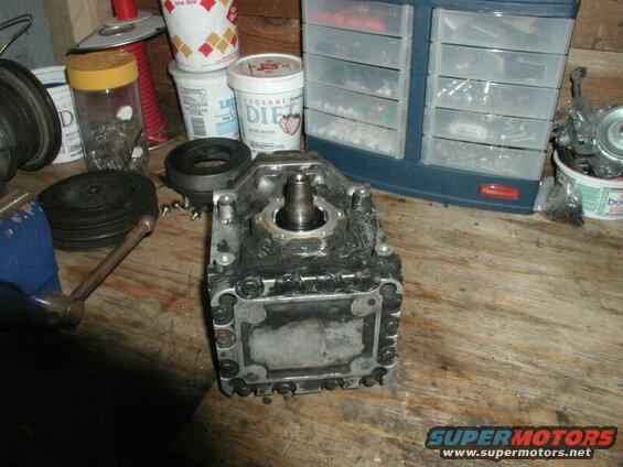 Re-install the seal retainer assembly.
