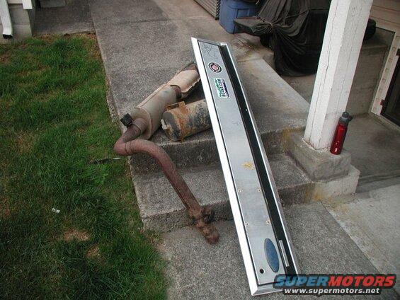 Got in a few hours after work to get a few more parts removed: tailgate trim panel, exhaust and OBA tank.