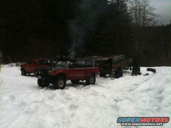 We went back down to the Mamaquam River for lunch, and Indir decided to swap out his axle shaft.