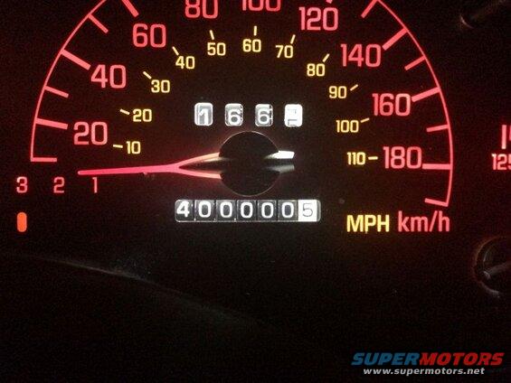 2002 Pontiac Grand Prix odometer showing 400,005 miles and speedometer near 20 MPH.