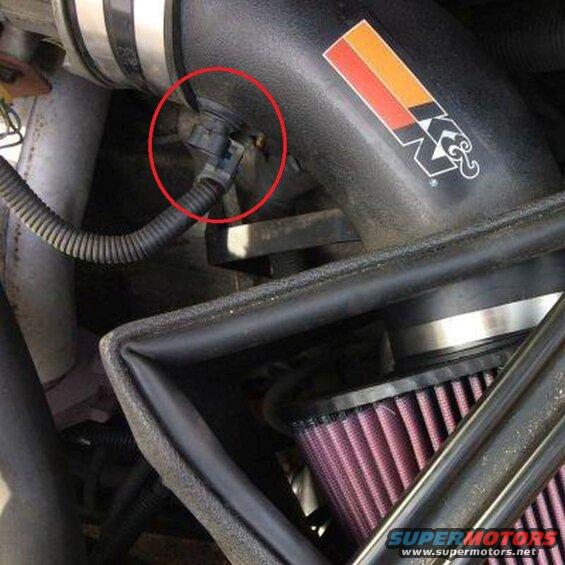 Close-up of K&N cold air intake system with sensor connector circled.