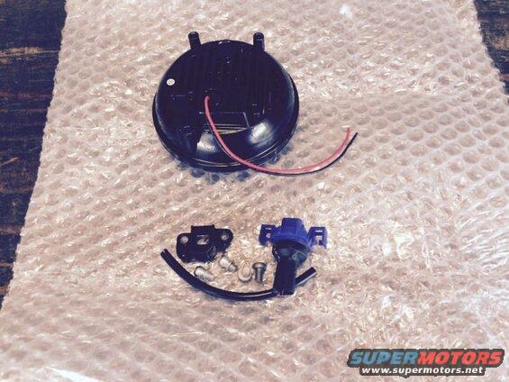Remove the screws, mounting piece and the plug.