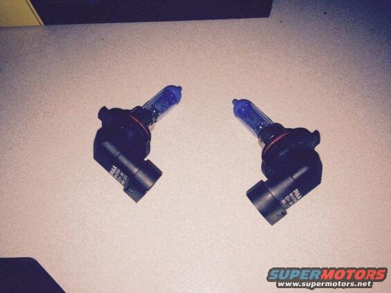 To make the 9006 plug, I got some burnt out 9006 bulbs.