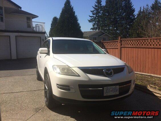 White 2009 Mazda CX-9 front view in driveway