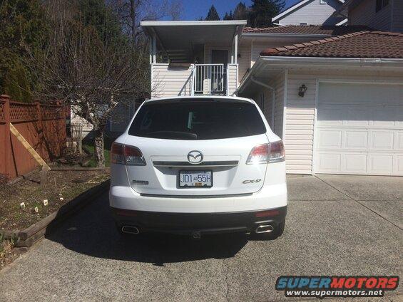 Rear view of a white 2009 Mazda CX-9 parked in a driveway.