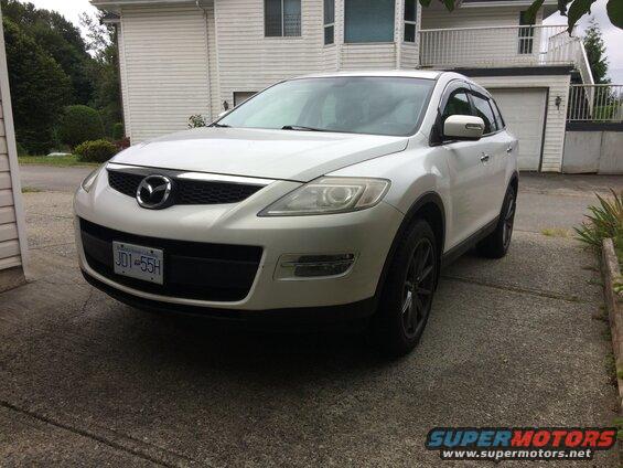 White 2009 Mazda CX-9 front view parked on driveway