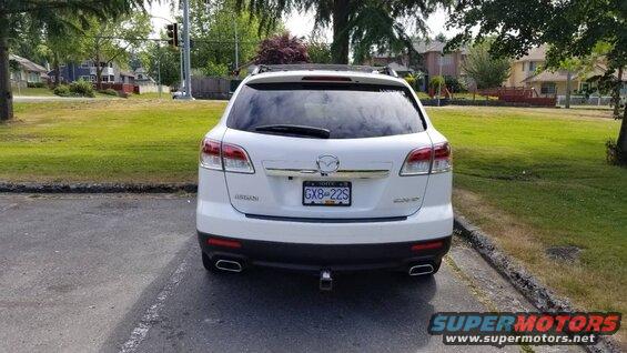 Rear view of a white 2009 Mazda CX-9 SUV with license plate GX8-22S.