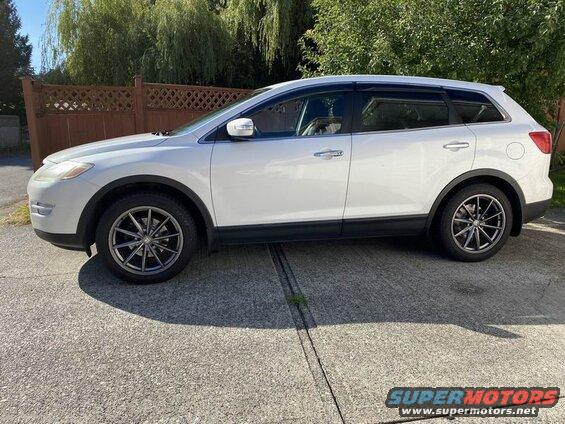 White 2009 Mazda CX-9 SUV parked on a concrete driveway with aftermarket wheels.